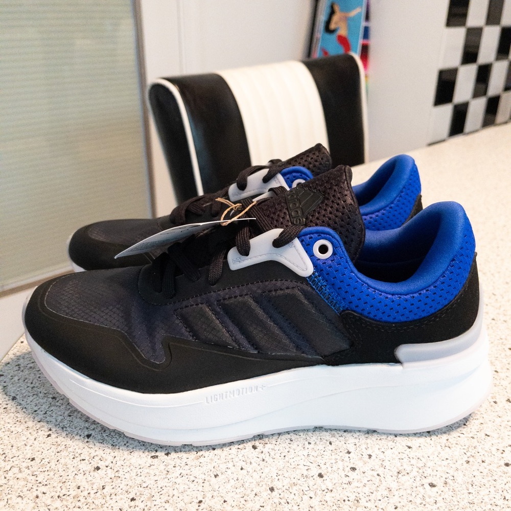 🔥BNWB ADIDAS SHOES🔥